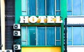 Ark Serendah Hotel  3*